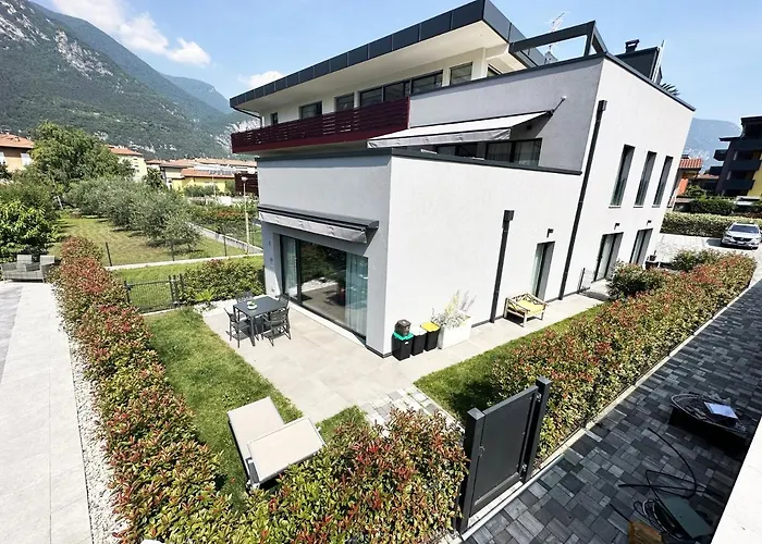 Residence Zangirolami - Luxury Garden And Balcony Apartments Riva del Garda
